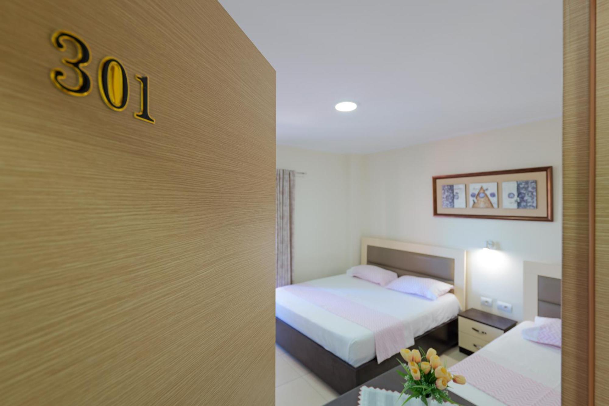 Hotel Chris クサミル エクステリア 写真